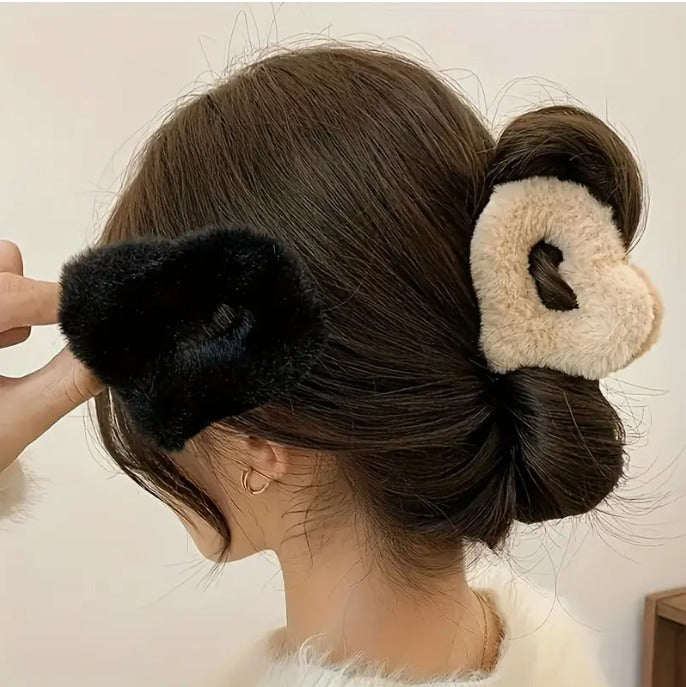 4pcs Elegant Minimalist Heart-Shaped Flannel Hair Claw Clips Set