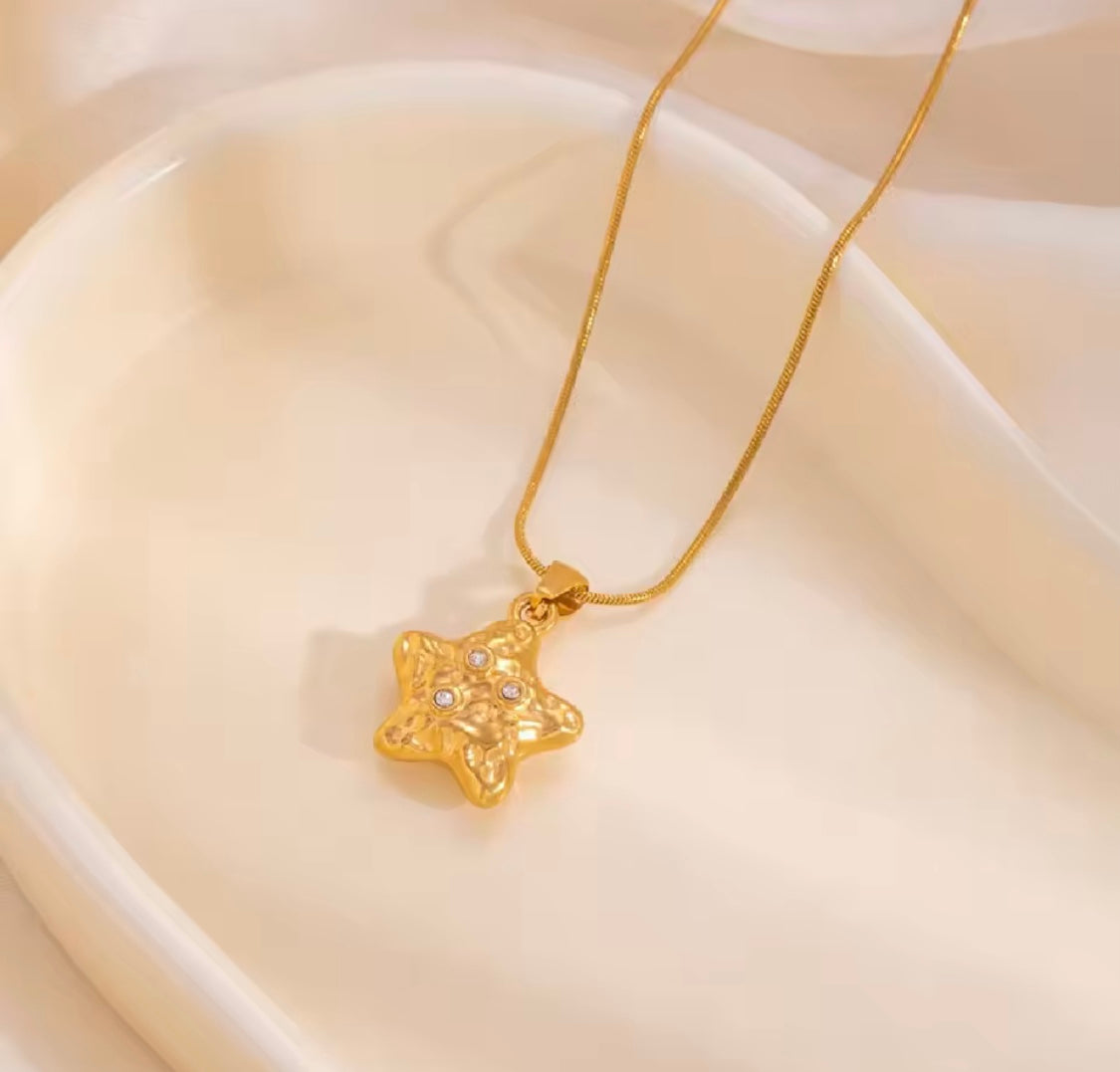 Star Shaped Necklace – 18K Gold Plated Stainless Steel Star Pendant Necklace for Women in Pakistan