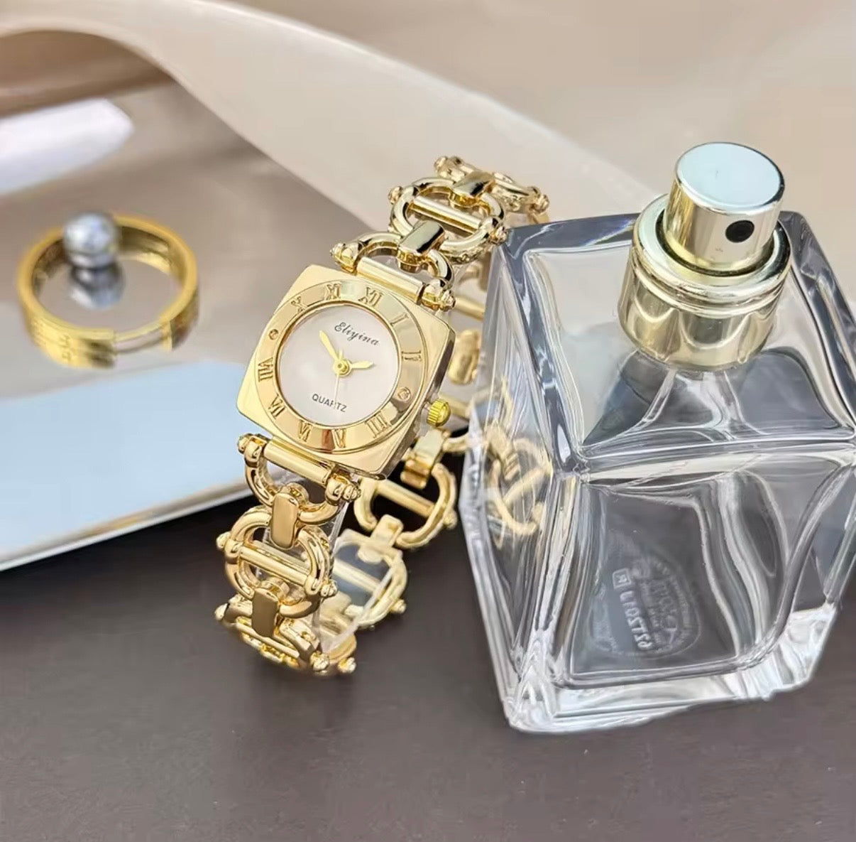 Roman Golden Chain Women watch