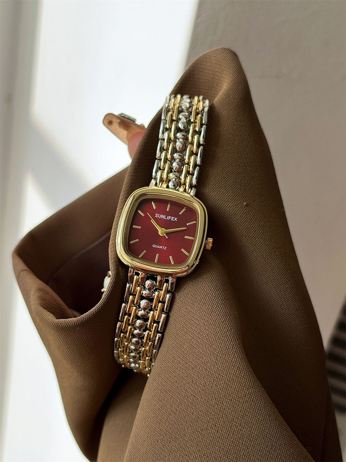 Sunflix Two Tone Women Watch - Red Dial