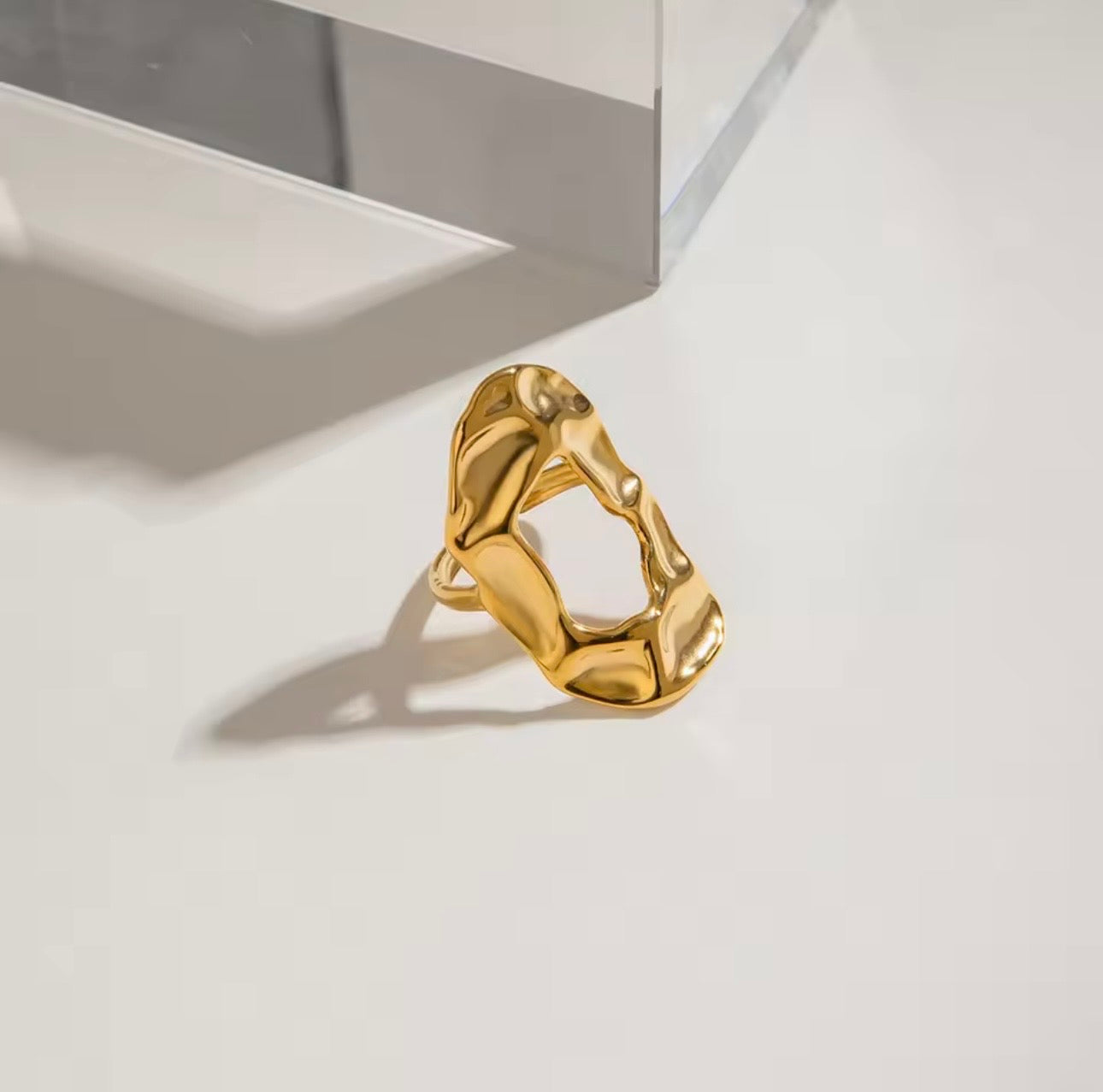 Nova Wavy Circle Adjustable Ring