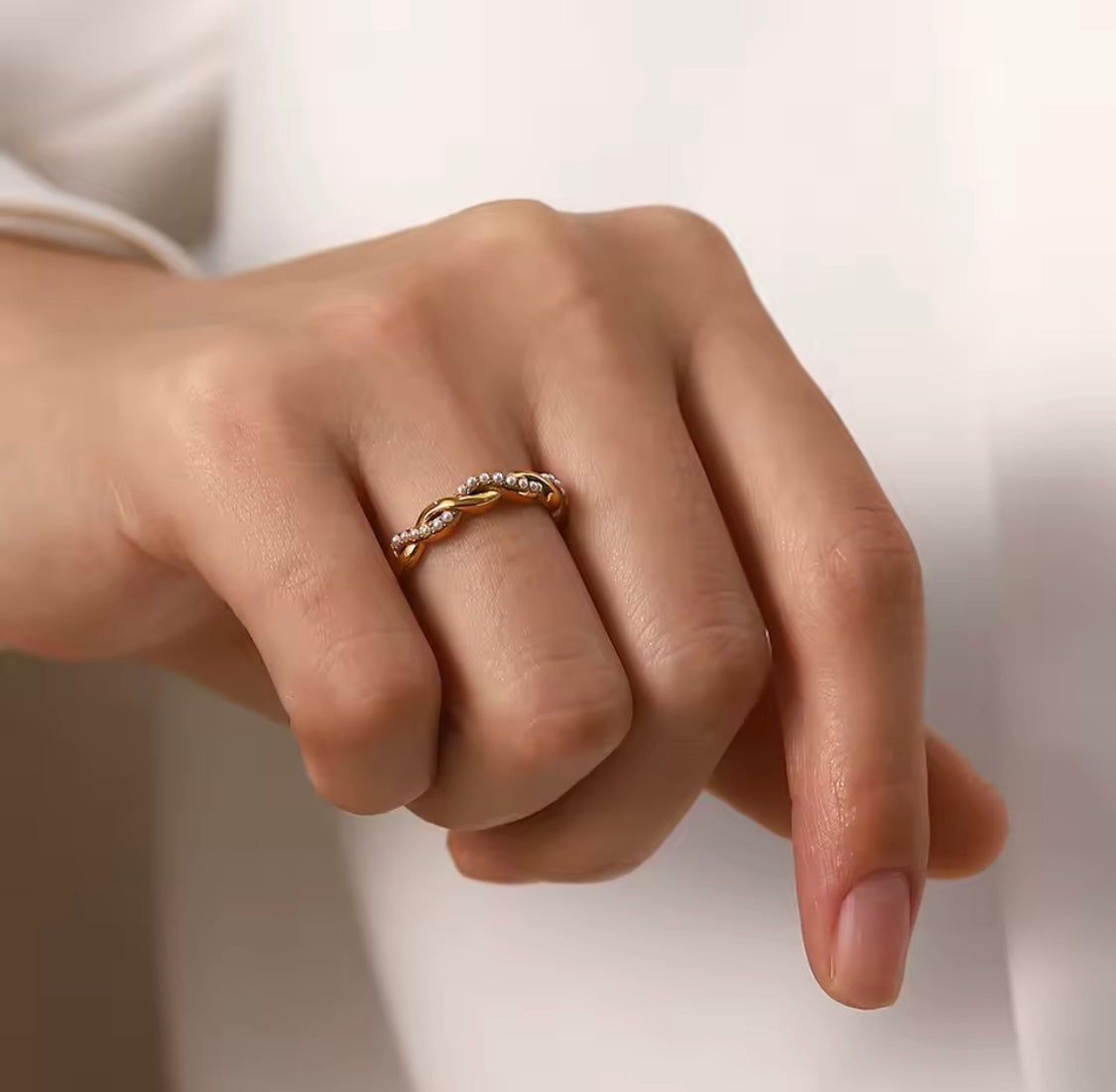 Bella Twist Pearl Ring