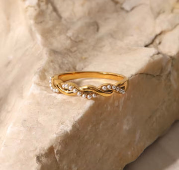 Bella Twist Pearl Ring