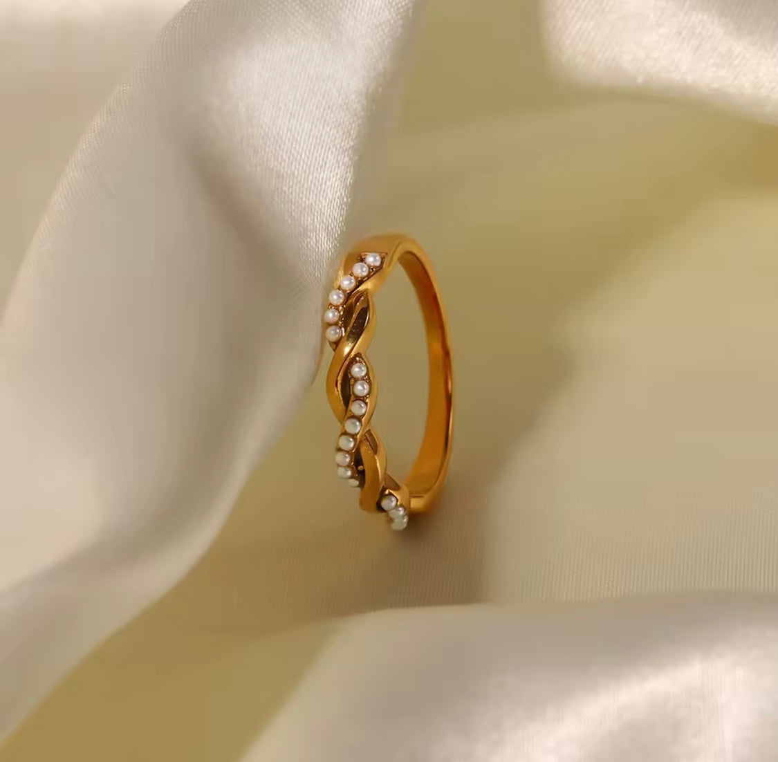 Bella Twist Pearl Ring