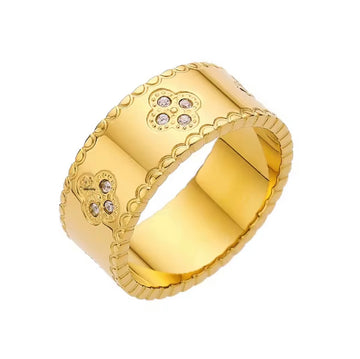 Bree Clover Band Ring
