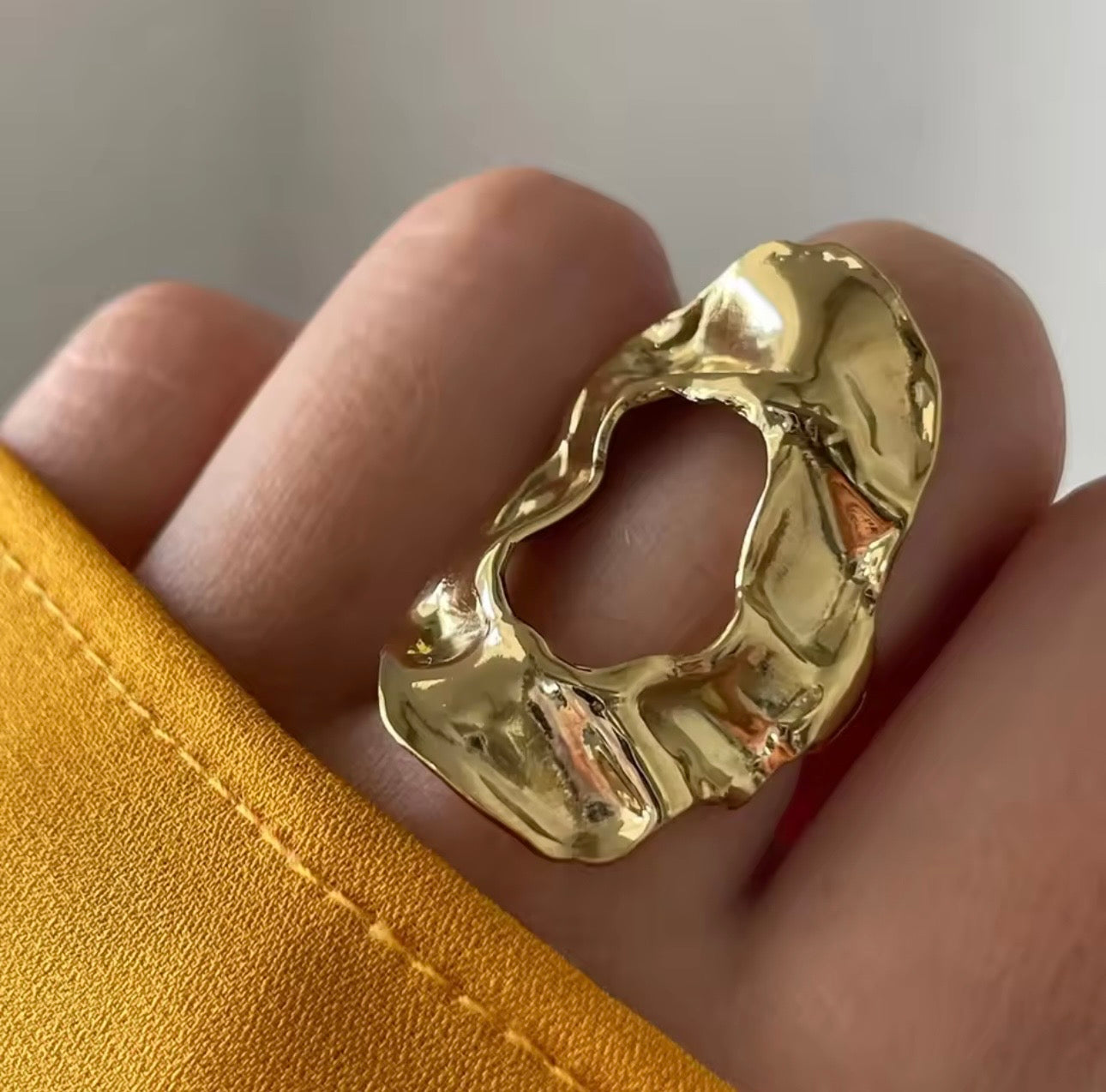 Nova Wavy Circle Adjustable Ring