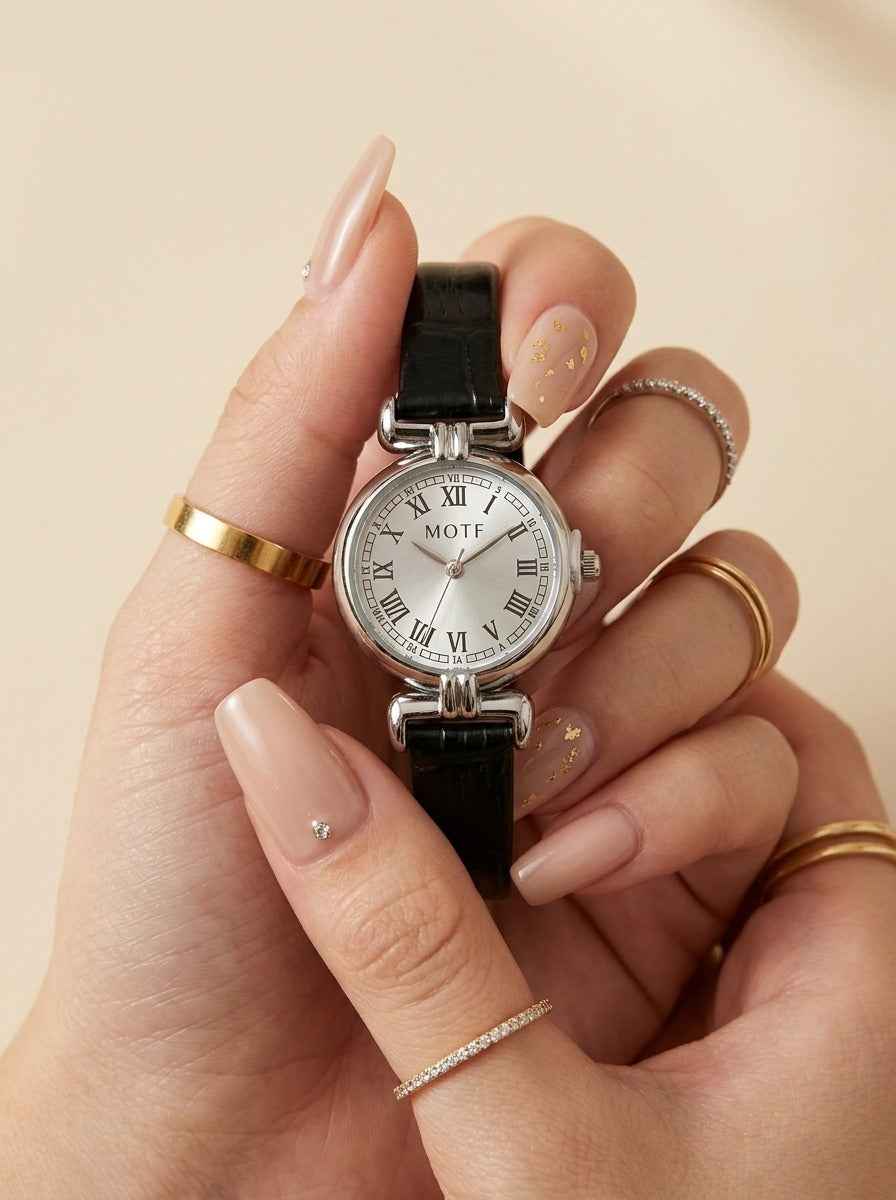 Vintage Noir Women Strap Watch
