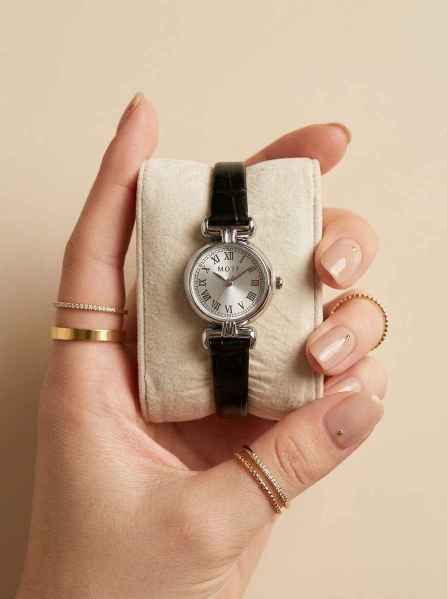 Vintage Noir Women Strap Watch