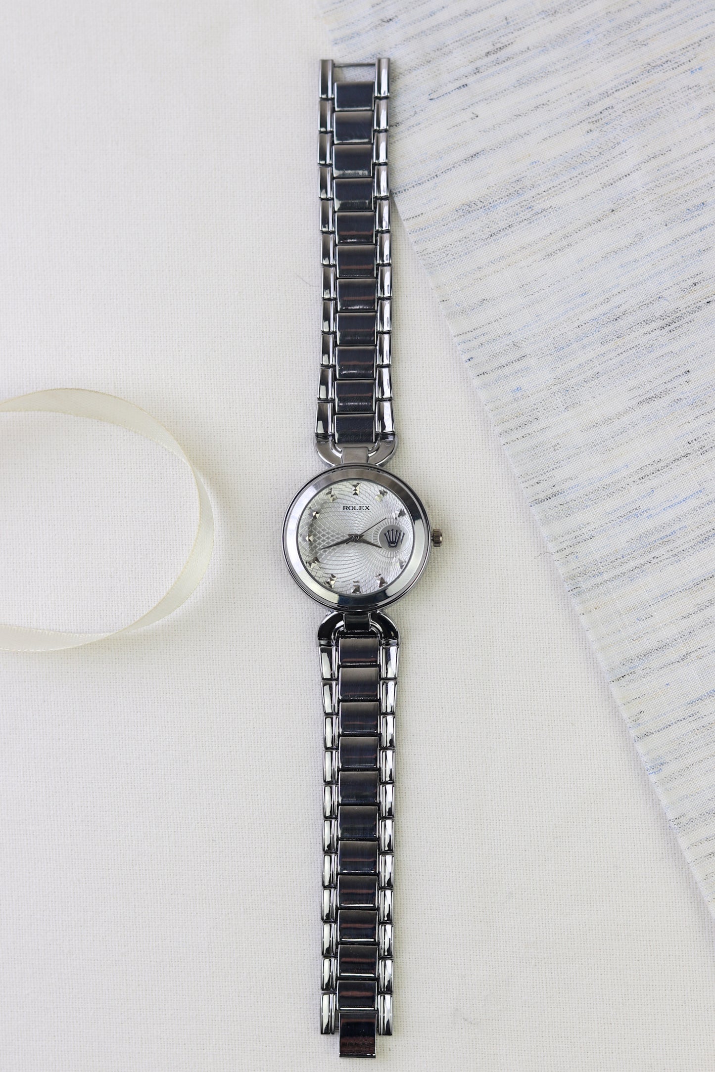 Rol-ex Silver Aura Timepiece Watch Women Watch