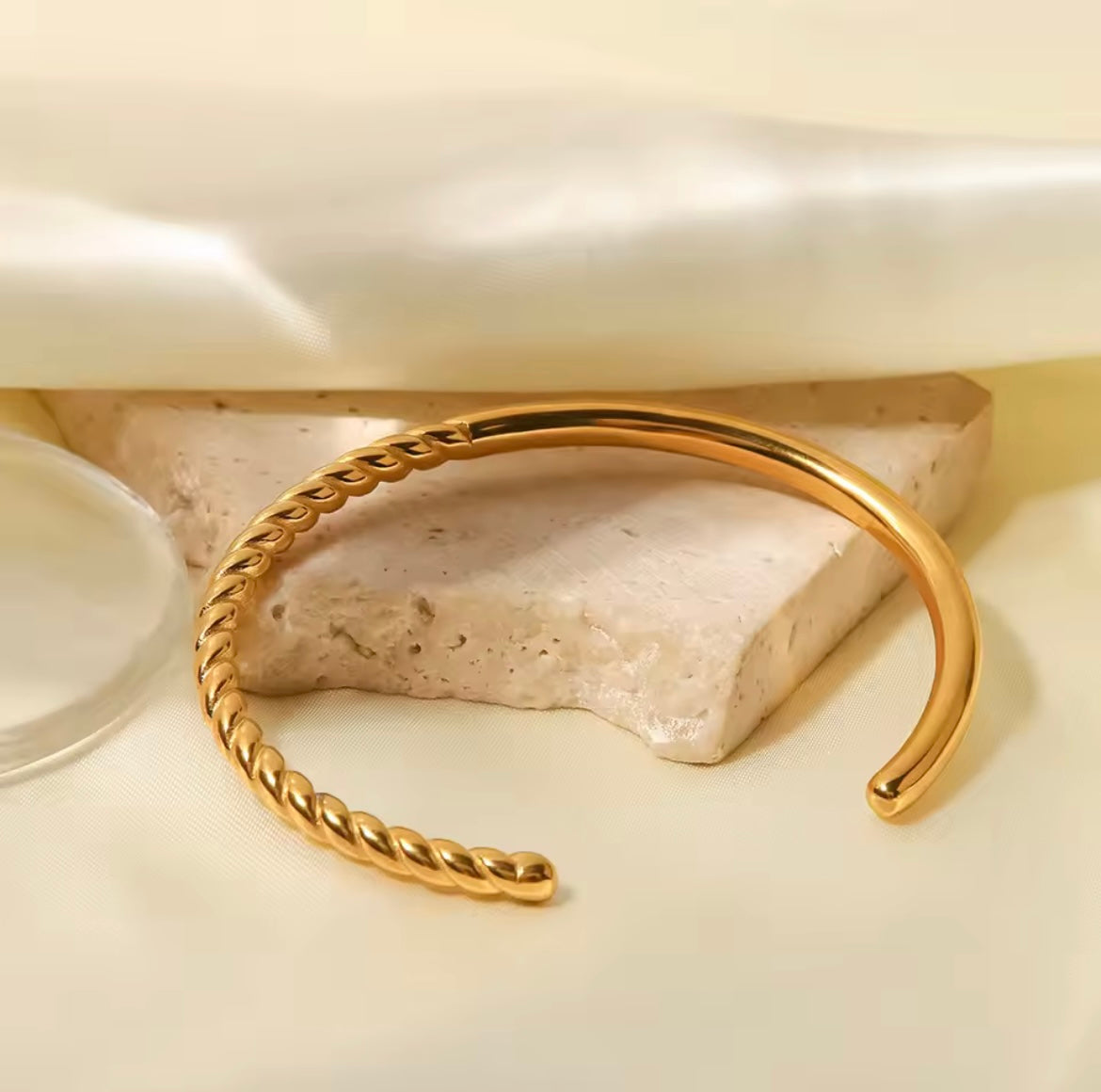 Twisted Aura Cuff