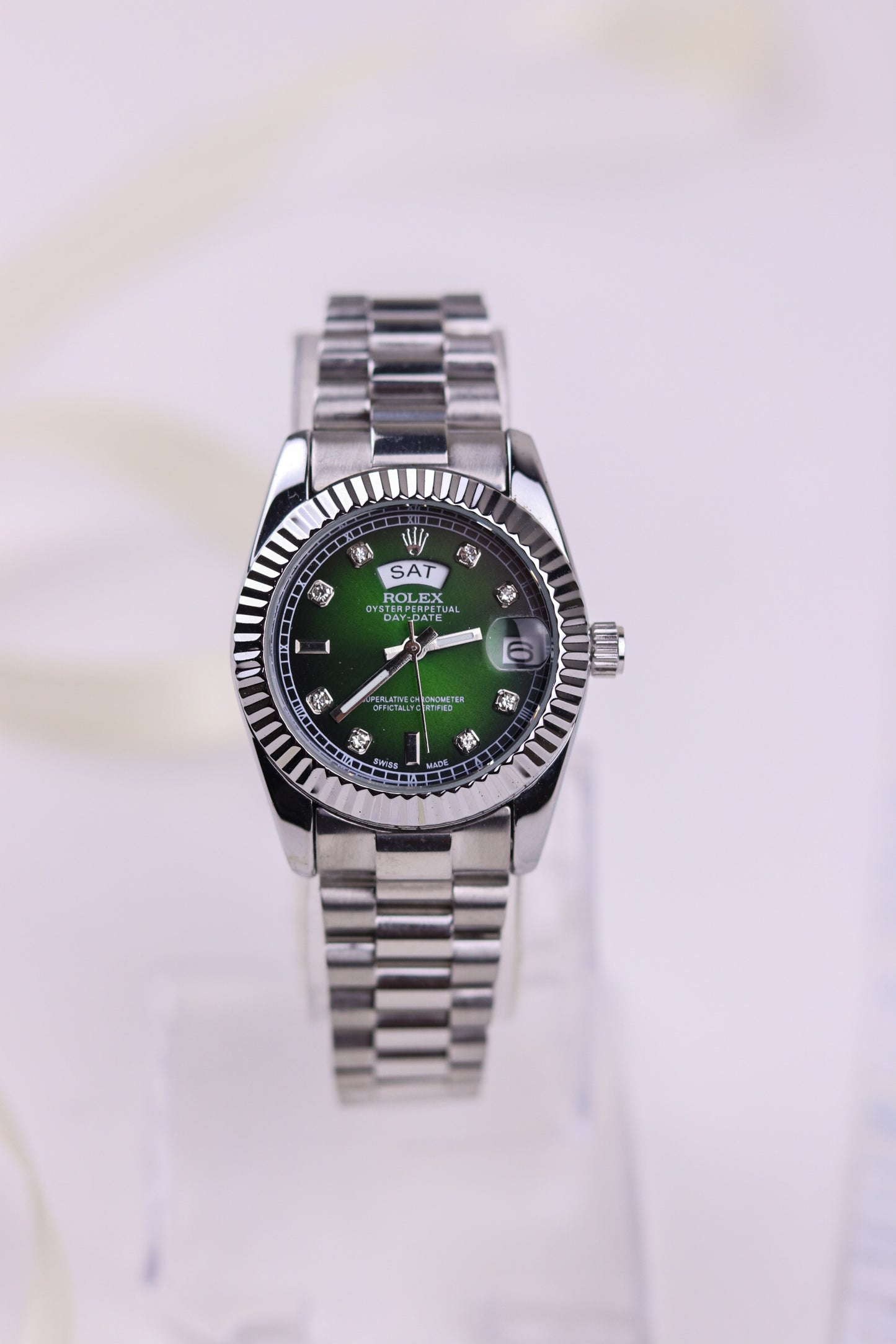 Ro-lex Emerald Timepiece Day-Date Watch