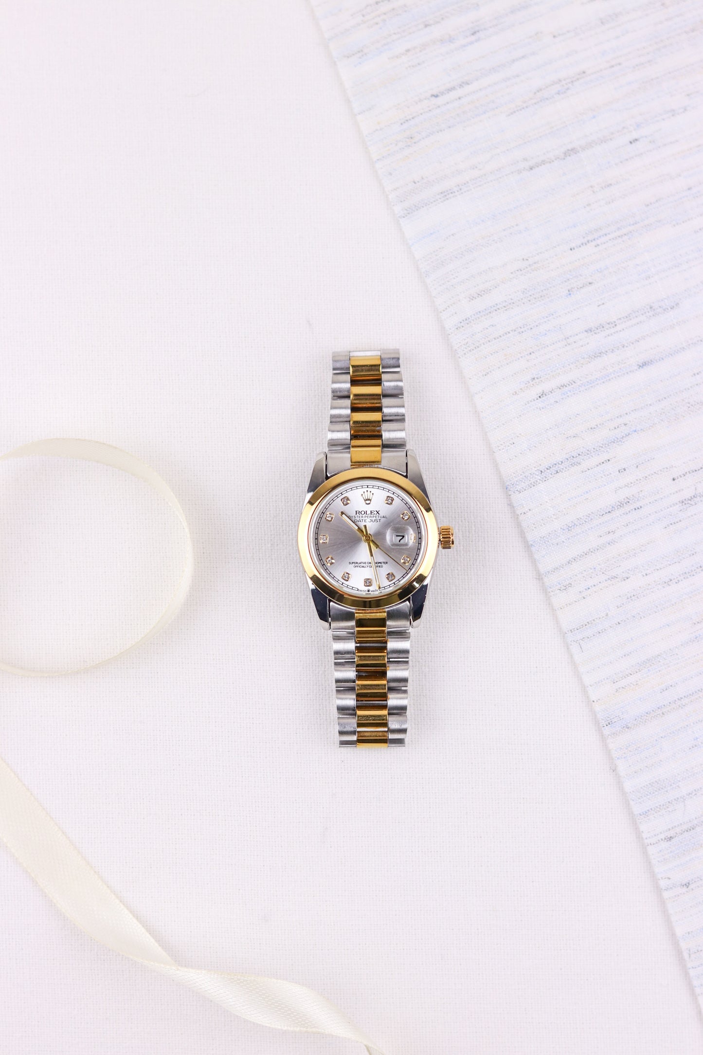 Rol-ex Diamond Dial Delight DateJust Women Watch - Plain Bezel