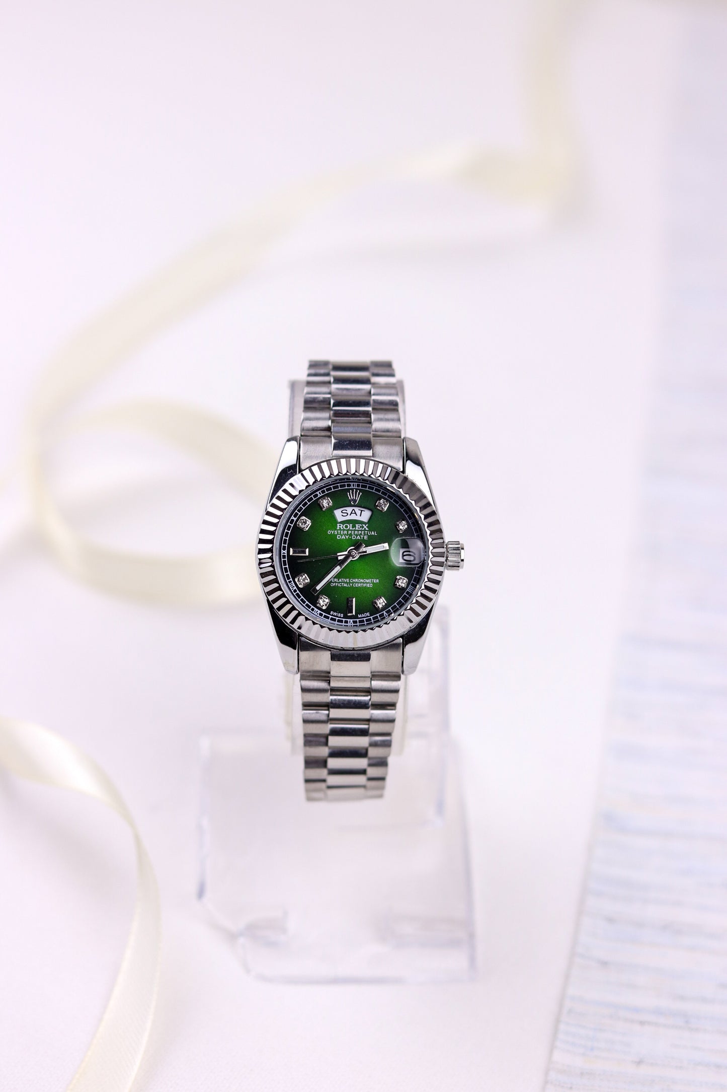 Ro-lex Emerald Timepiece Day-Date Watch