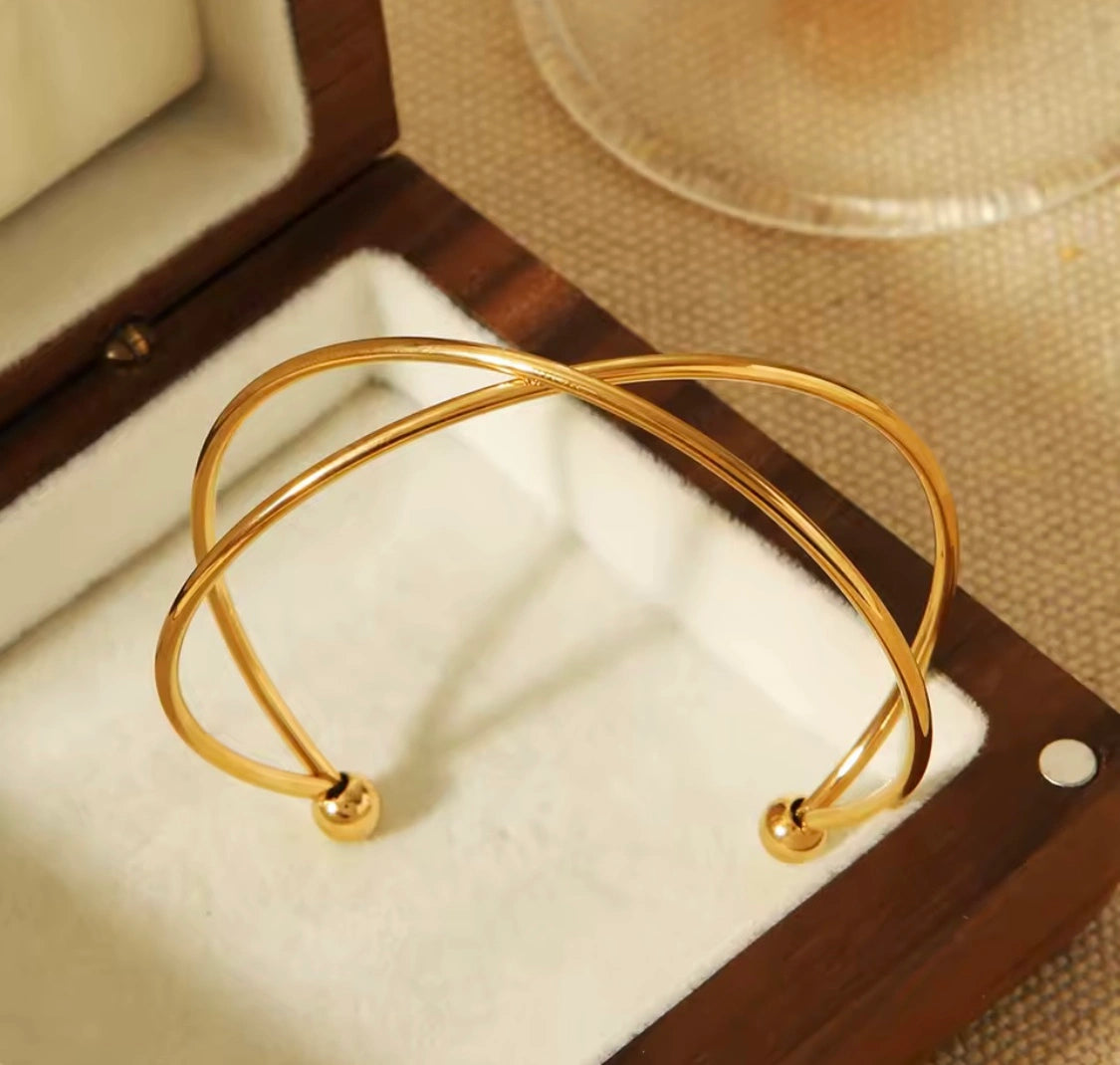 Criss-Cross Cuff Bangle gold plated open cuff bangle for women Pakistan – Jewelistic
