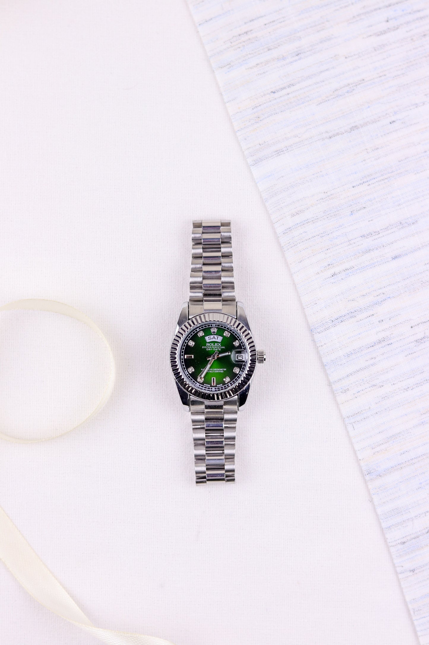 Ro-lex Emerald Timepiece Day-Date Watch