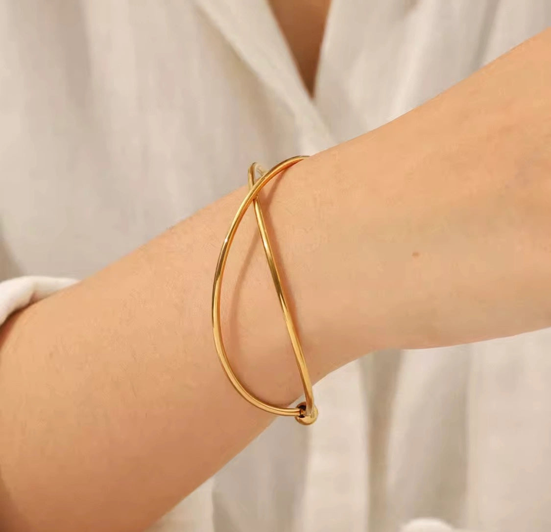 Criss-Cross Cuff Bangle close up gold plated open cuff bangle anti tarnish Pakistan – Jewelistic
