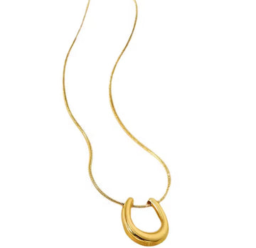 The Horseshoe Necklace
