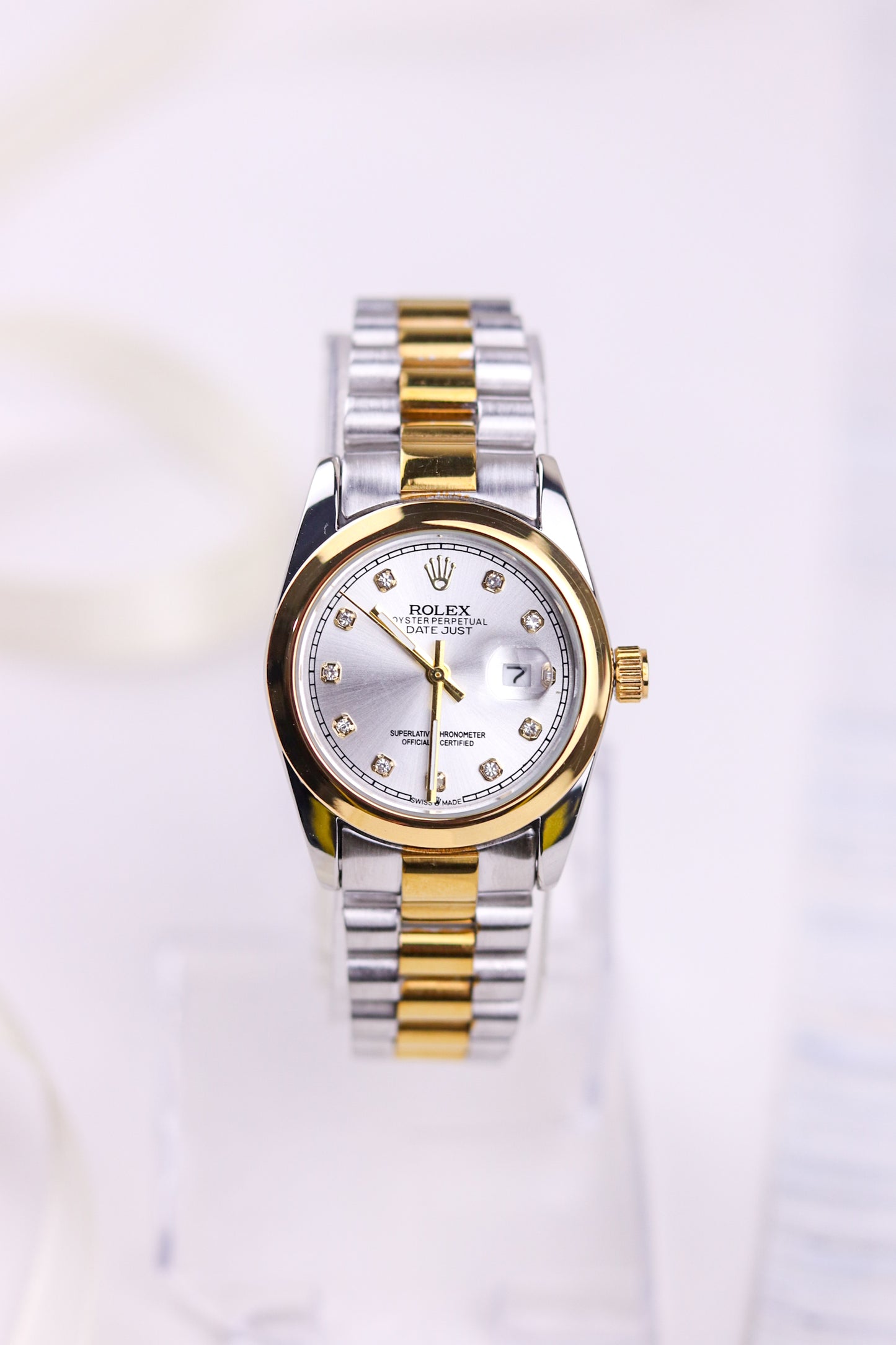 Rol-ex Diamond Dial Delight DateJust Women Watch - Plain Bezel
