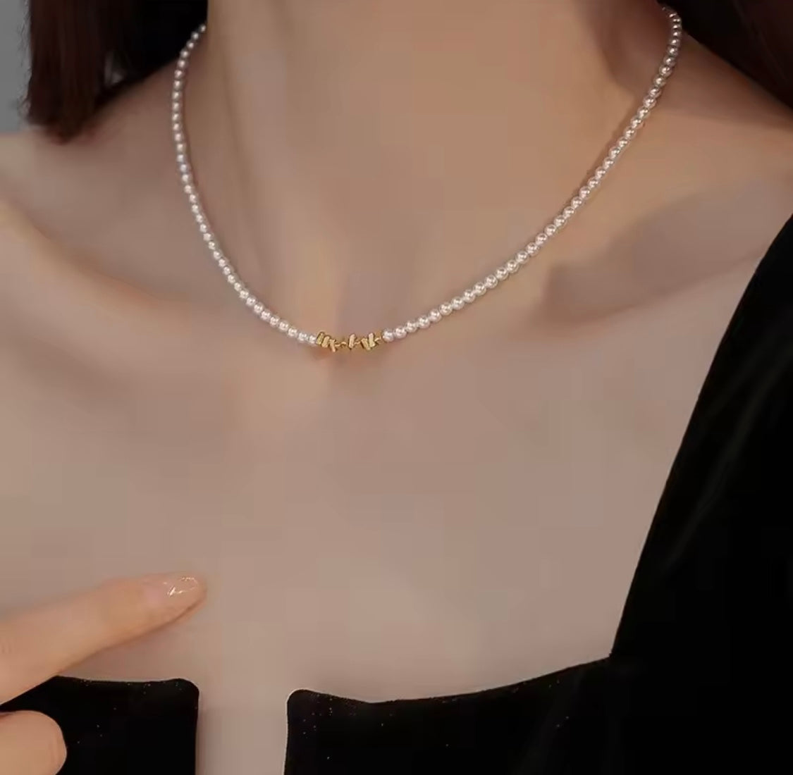Mini Pearl Strand Necklace – Elegant Pearl Necklace for Women in Pakistan