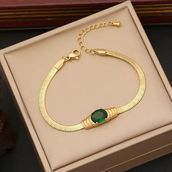Jewelistic Bexley Bracelet for women, 18K gold plated stainless steel chain bracelet with anti-tarnish waterproof finish for daily wear.