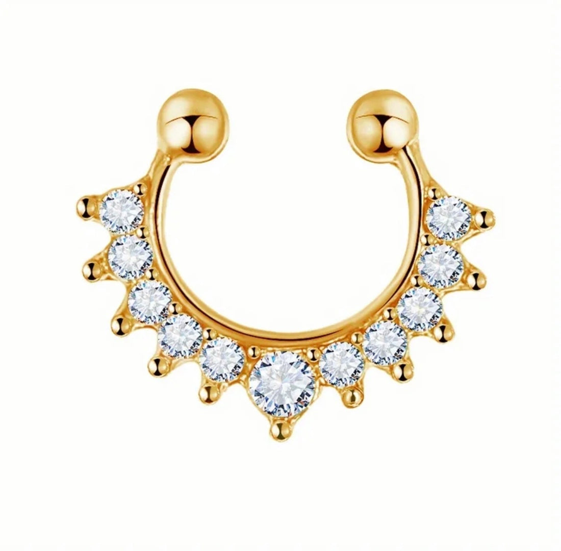 Hoof C-Shaped Nose Ring for women featuring a sleek minimalist design, elegant nose jewellery for daily wear in Pakistan