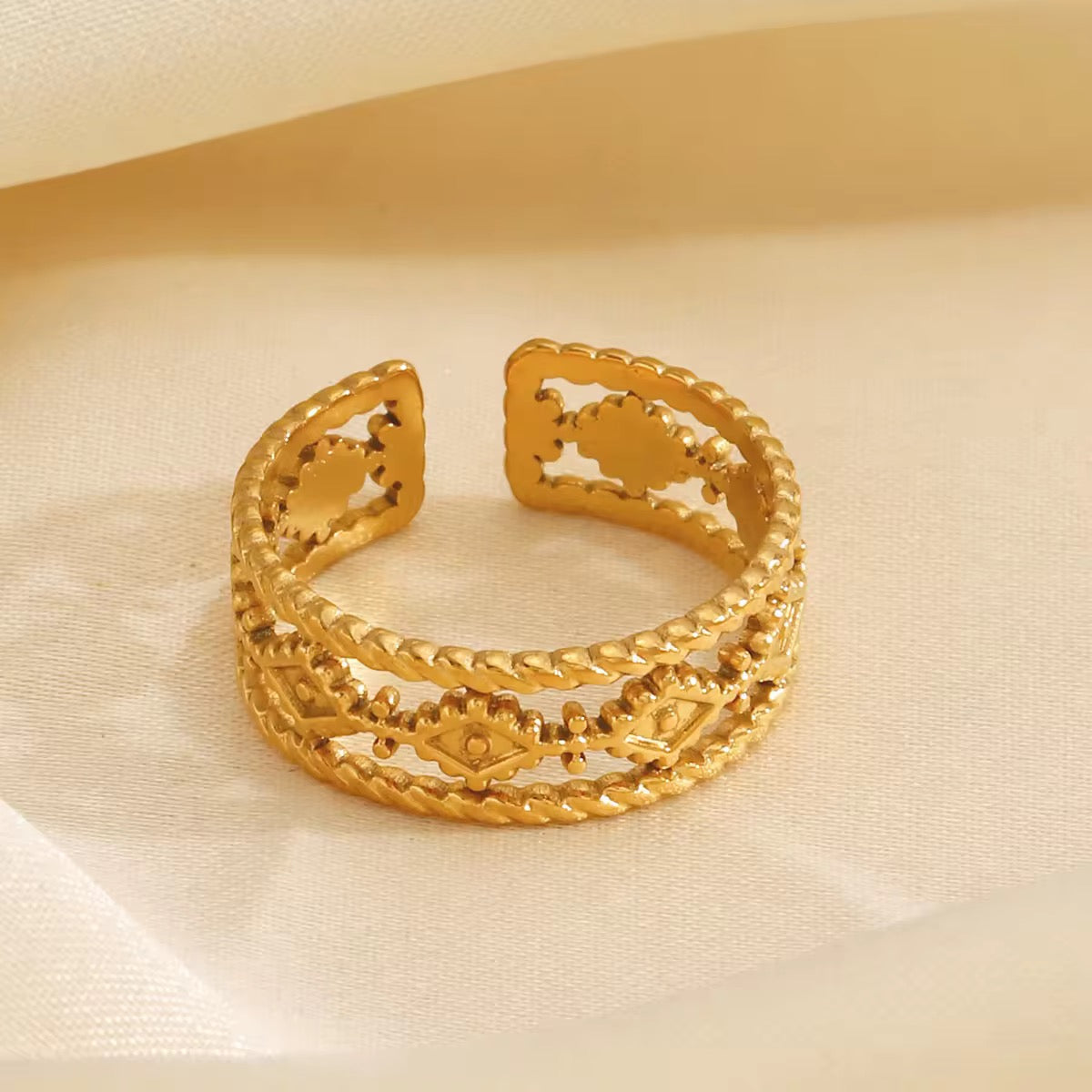Velora Adjustable Ring