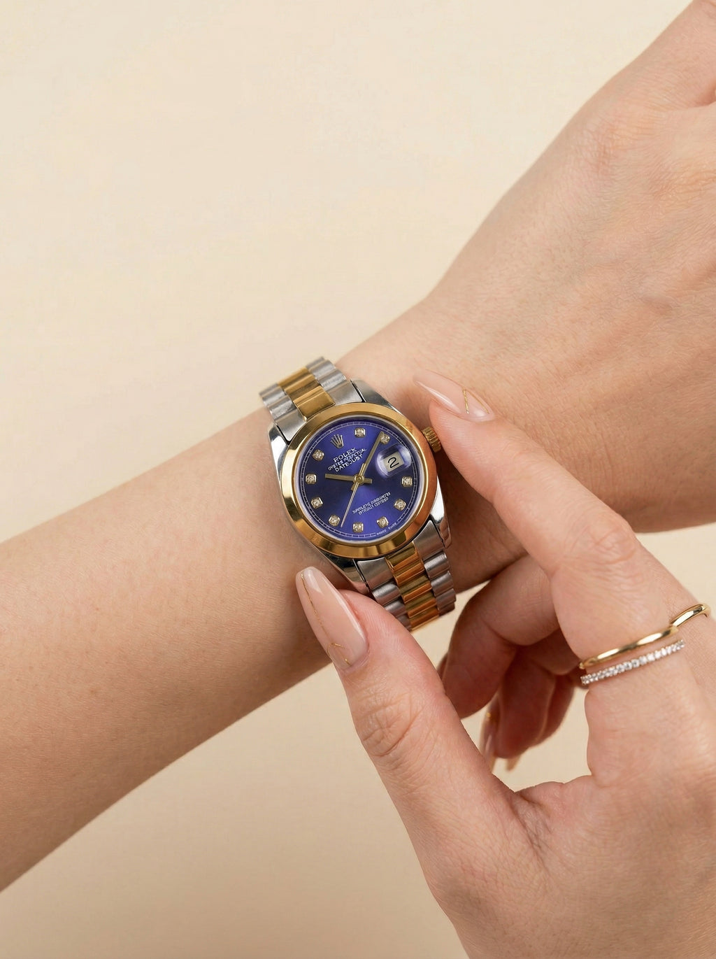 Rol-ex Blue Dial Delight DateJust Women Watch - Plain Bezel