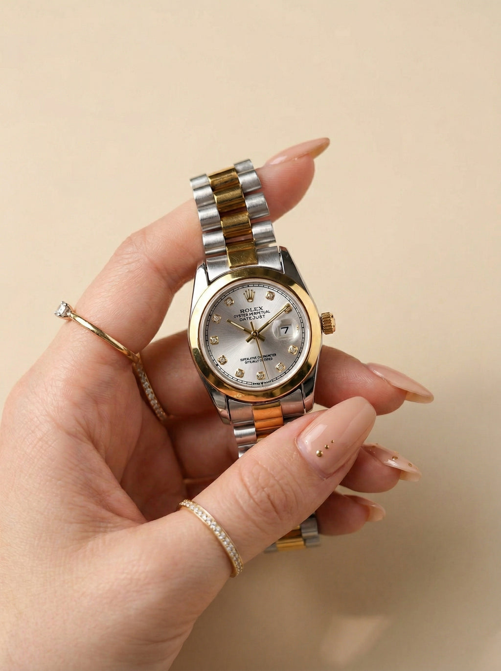 Rol-ex Diamond Dial Delight DateJust Women Watch - Plain Bezel
