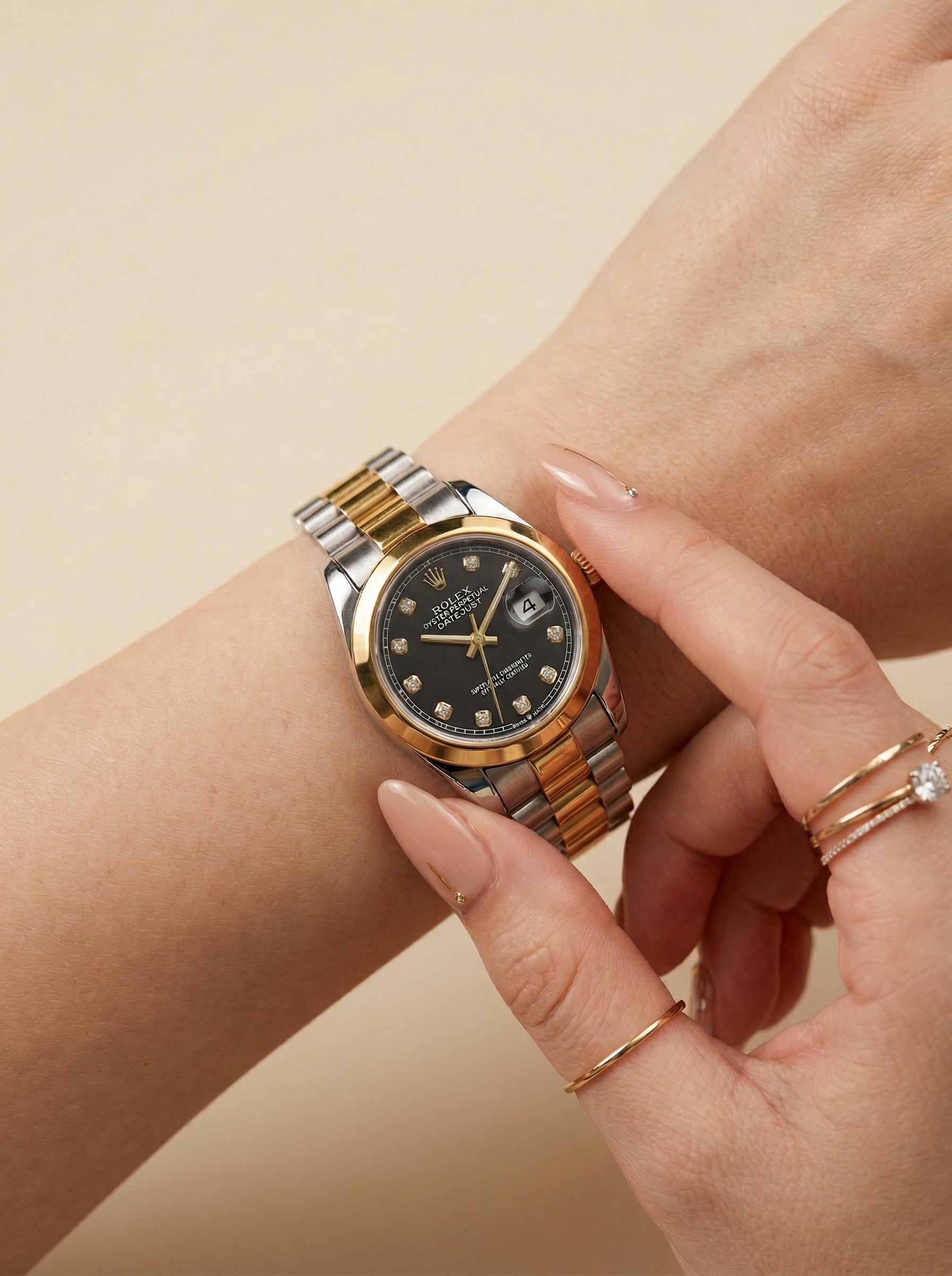 Rol-ex Black Pearl DateJust Women Watch - Plain Bezel