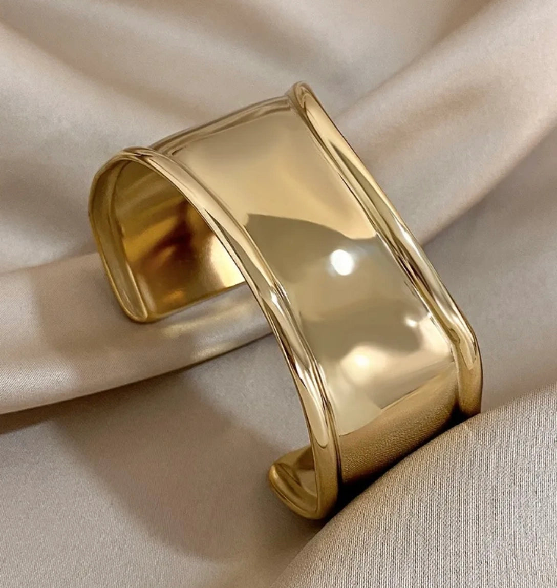 Women's Gold Wave Cuff Bracelet featuring a contemporary wave design, anti tarnish jewellery in Pakistan perfect for daily wear and special occasions.