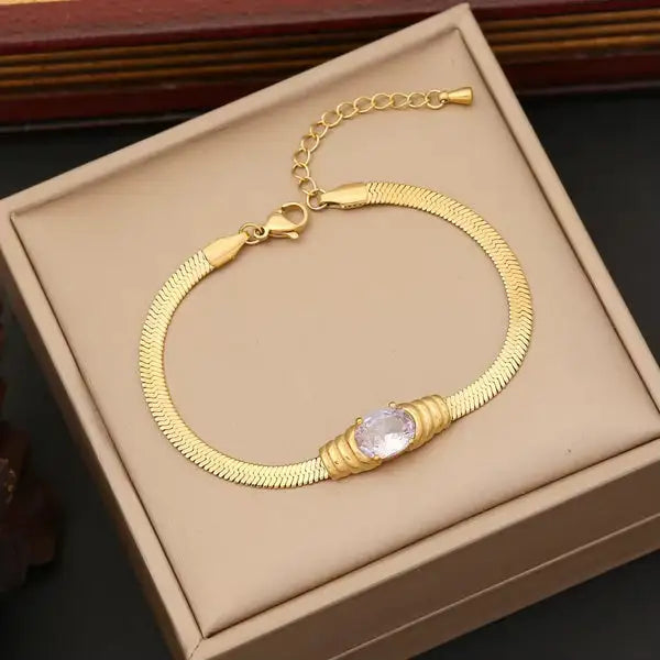 Jewelistic Bexley Bracelet for women, 18K gold plated stainless steel chain bracelet with anti-tarnish waterproof finish for daily wear.