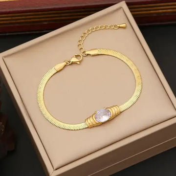 Jewelistic Bexley Bracelet for women, 18K gold plated stainless steel chain bracelet with anti-tarnish waterproof finish for daily wear.